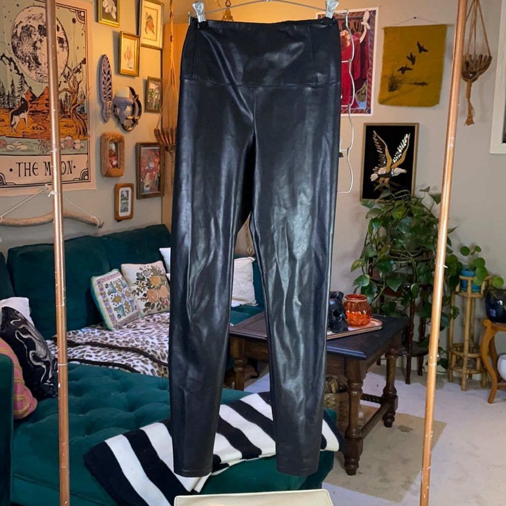 Aritzia Wilfred Daria faux leather vegan legging, high rise